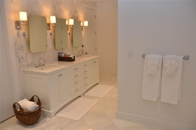 80 HENDRICKS Isle 302, Fort Lauderdale, FL 33301