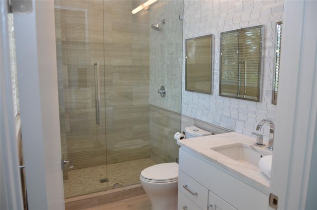 80 HENDRICKS Isle 302, Fort Lauderdale, FL 33301