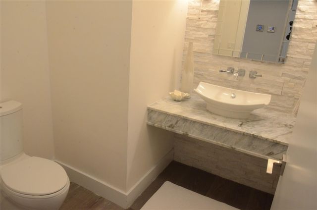 80 HENDRICKS Isle 302, Fort Lauderdale, FL 33301
