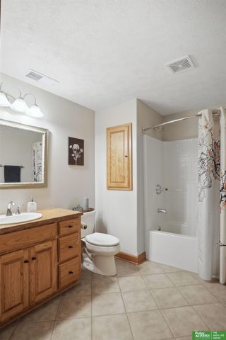 21085 Abbey Road, Council Bluffs, IA 51503