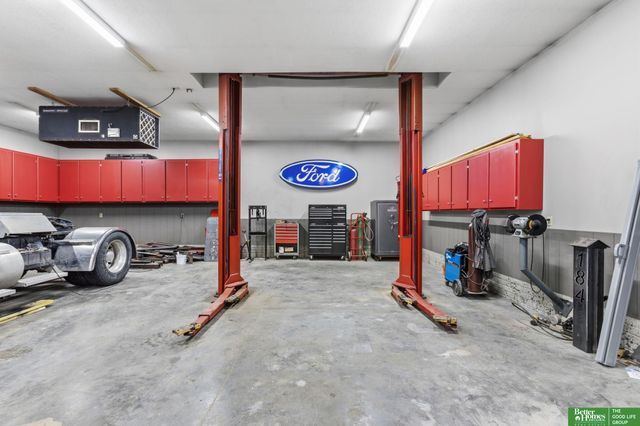 21085 Abbey Road, Council Bluffs, IA 51503