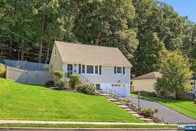 138 Rafkind Road, Bloomingdale, NJ 07403