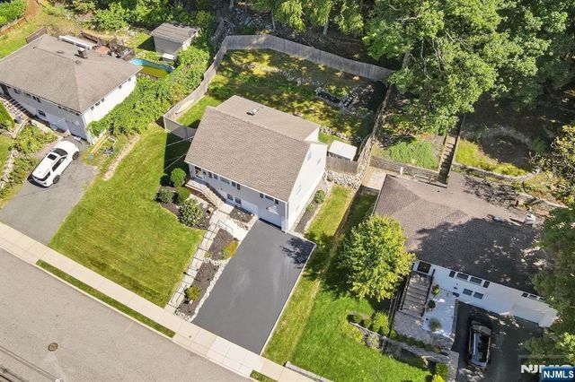 138 Rafkind Road, Bloomingdale, NJ 07403