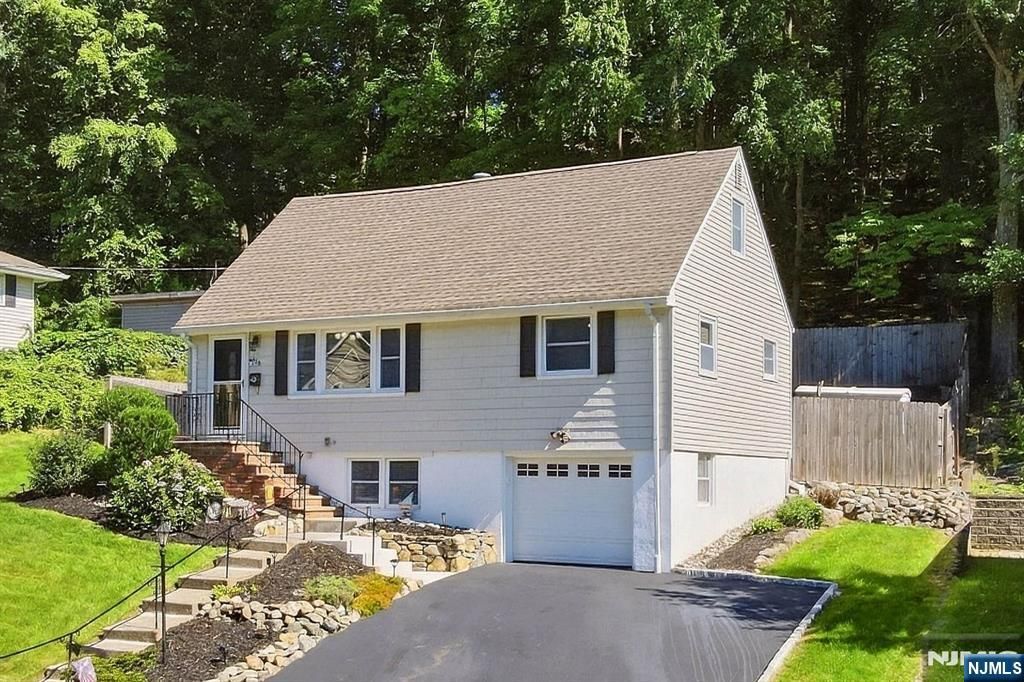 138 Rafkind Road, Bloomingdale, NJ 07403