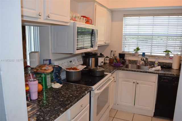 2391 NW 96th Terrace 19M, Pembroke Pines, FL 33024