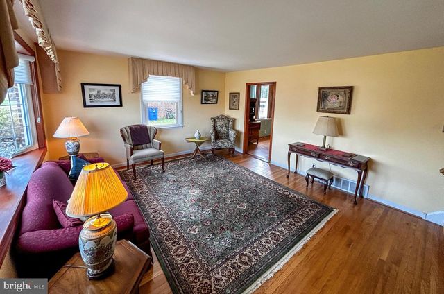 3816 CHALFONT DR, Philadelphia, PA 19154