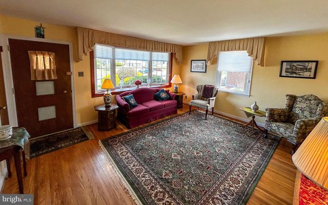 3816 CHALFONT DR, Philadelphia, PA 19154