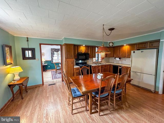 3816 CHALFONT DR, Philadelphia, PA 19154