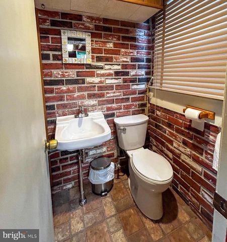 3816 CHALFONT DR, Philadelphia, PA 19154