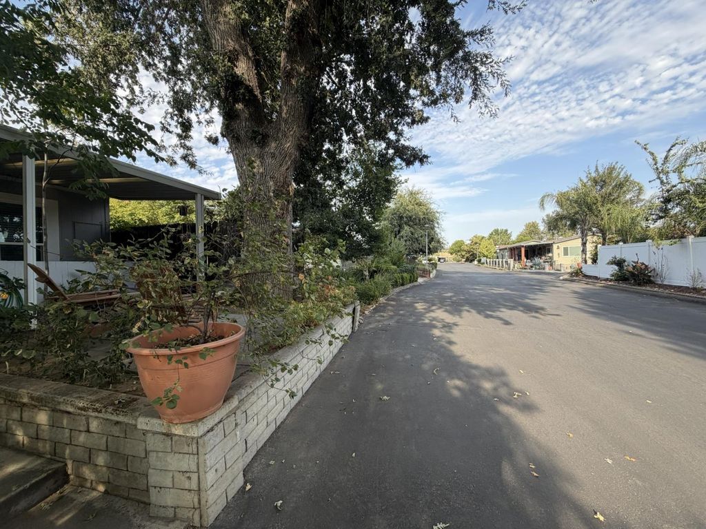Image 27 of property listing at 8701 N Highway 41 # 50, Fresno, CA 93720