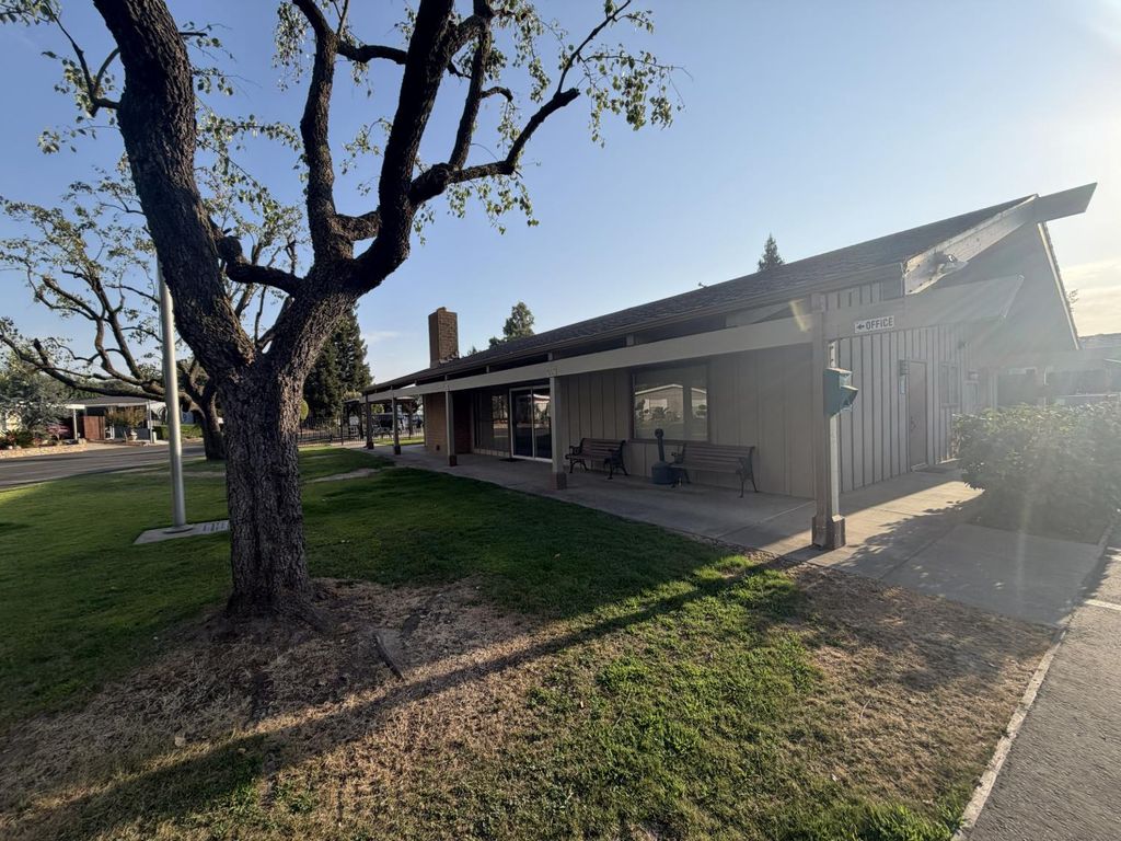 Image 35 of property listing at 8701 N Highway 41 # 50, Fresno, CA 93720
