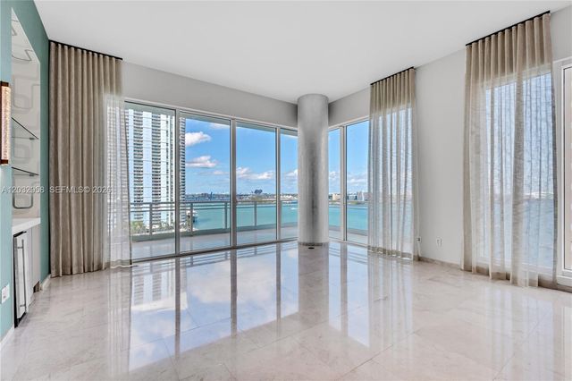 900 Brickell Key Boulevard 1002, Miami, FL 33131