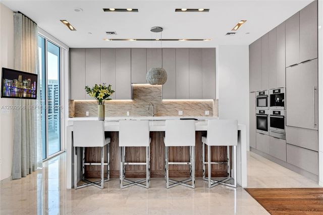 900 Brickell Key Boulevard 1002, Miami, FL 33131