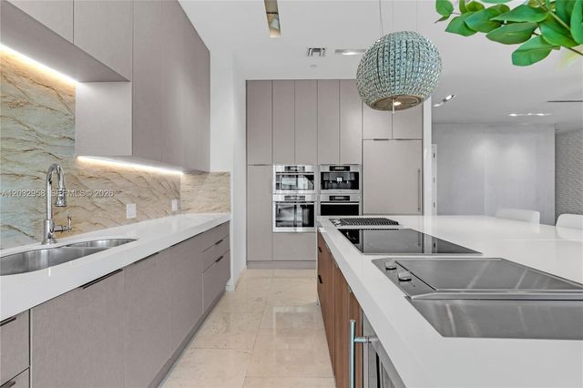 900 Brickell Key Boulevard 1002, Miami, FL 33131