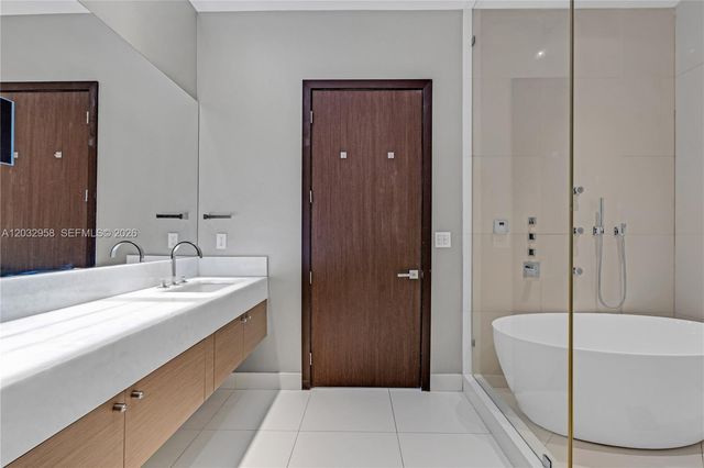 900 Brickell Key Boulevard 1002, Miami, FL 33131