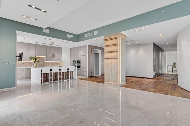 900 Brickell Key Boulevard 1002, Miami, FL 33131