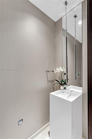 900 Brickell Key Boulevard 1002, Miami, FL 33131