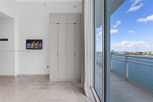 900 Brickell Key Boulevard 1002, Miami, FL 33131