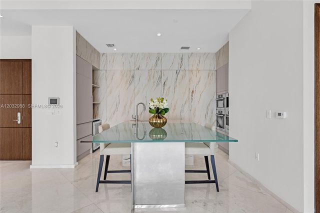 900 Brickell Key Boulevard 1002, Miami, FL 33131
