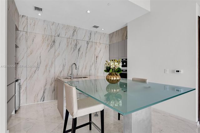 900 Brickell Key Boulevard 1002, Miami, FL 33131