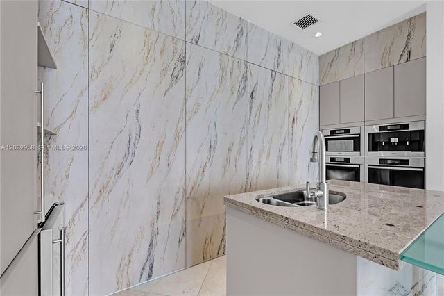 900 Brickell Key Boulevard 1002, Miami, FL 33131
