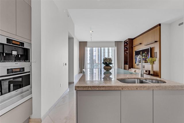 900 Brickell Key Boulevard 1002, Miami, FL 33131