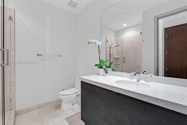 900 Brickell Key Boulevard 1002, Miami, FL 33131
