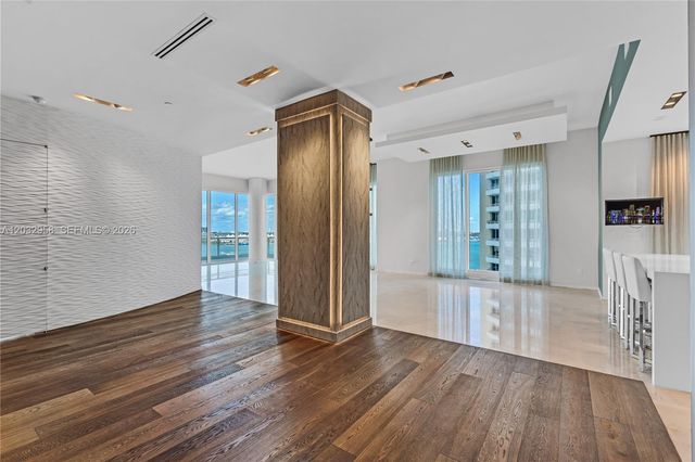 900 Brickell Key Boulevard 1002, Miami, FL 33131
