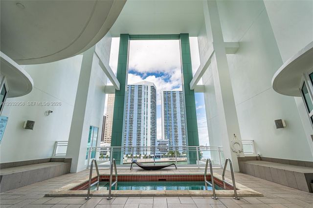 900 Brickell Key Boulevard 1002, Miami, FL 33131