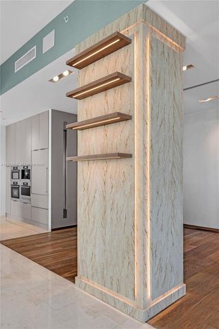 900 Brickell Key Boulevard 1002, Miami, FL 33131