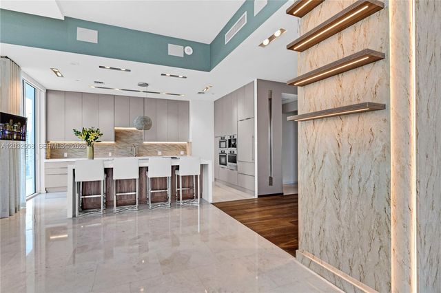 900 Brickell Key Boulevard 1002, Miami, FL 33131