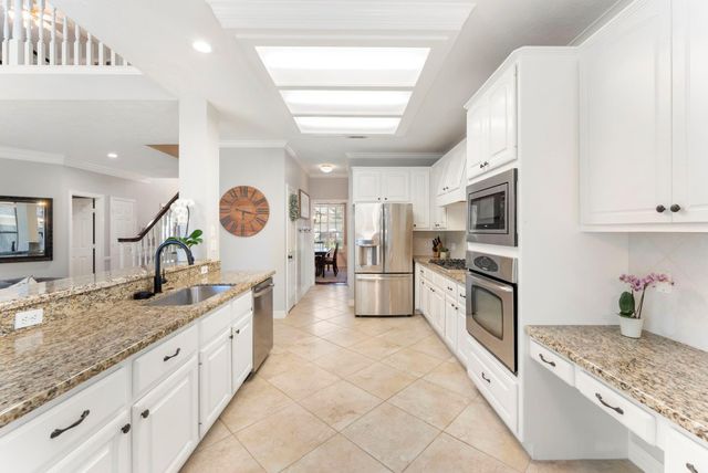 135 W Slatestone Circle, The Woodlands, TX 77382