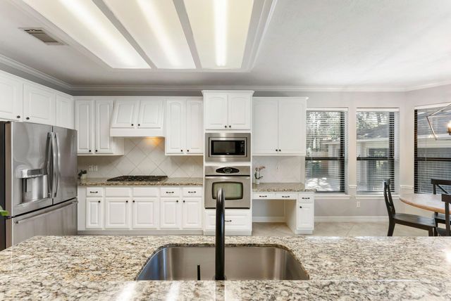 135 W Slatestone Circle, The Woodlands, TX 77382