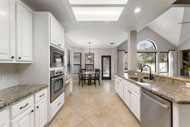 135 W Slatestone Circle, The Woodlands, TX 77382