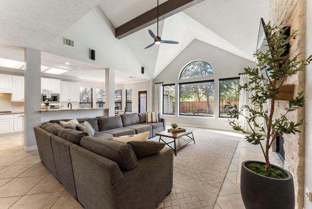 135 W Slatestone Circle, The Woodlands, TX 77382