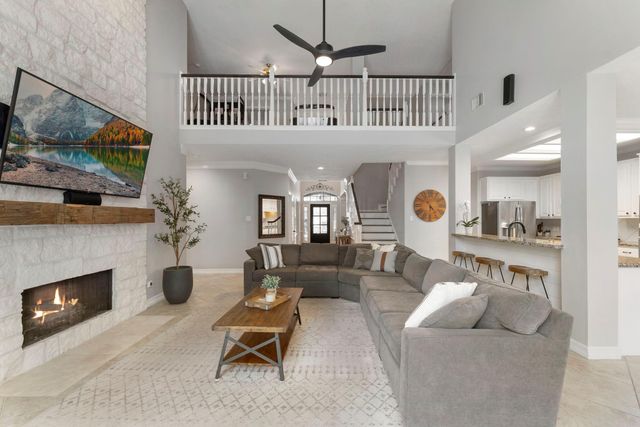 135 W Slatestone Circle, The Woodlands, TX 77382