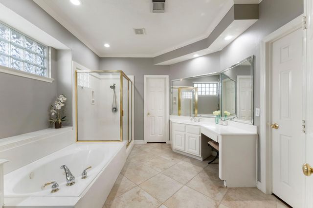 135 W Slatestone Circle, The Woodlands, TX 77382