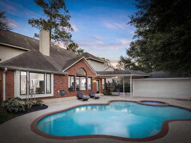 135 W Slatestone Circle, The Woodlands, TX 77382