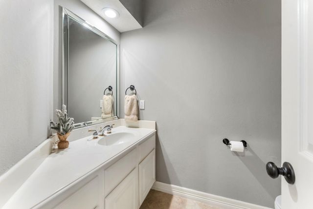 135 W Slatestone Circle, The Woodlands, TX 77382