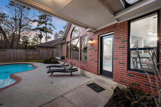 135 W Slatestone Circle, The Woodlands, TX 77382