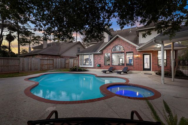 135 W Slatestone Circle, The Woodlands, TX 77382