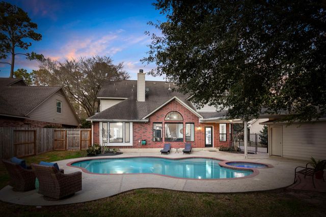 135 W Slatestone Circle, The Woodlands, TX 77382