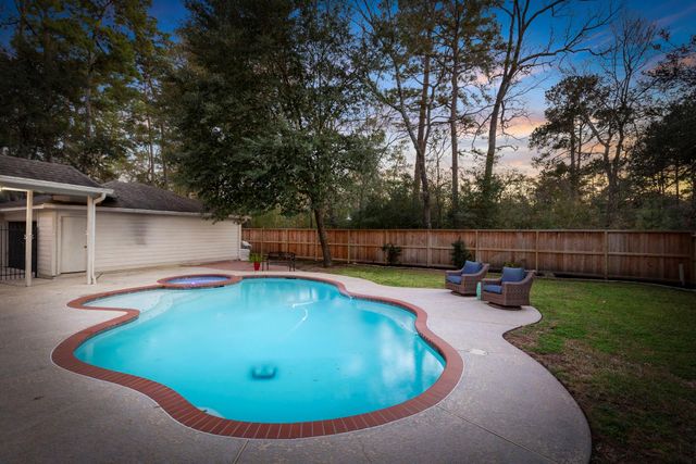 135 W Slatestone Circle, The Woodlands, TX 77382