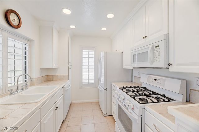 4835 South Torrey Pines Drive 104, Las Vegas, NV 89103