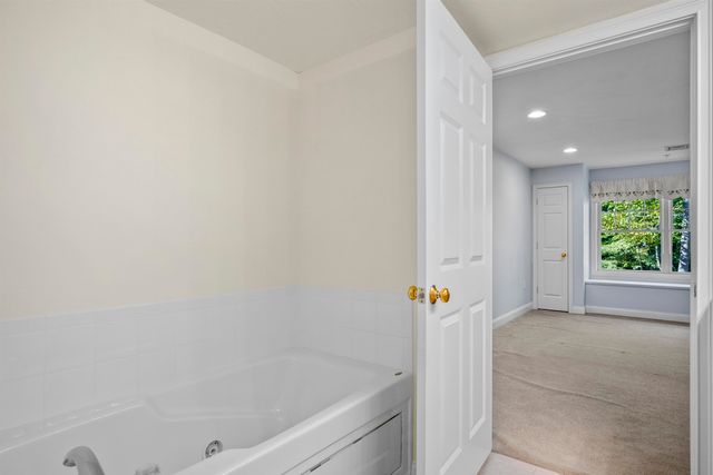 5 Sterling Hill Ln Apt 514, Exeter, NH 03833