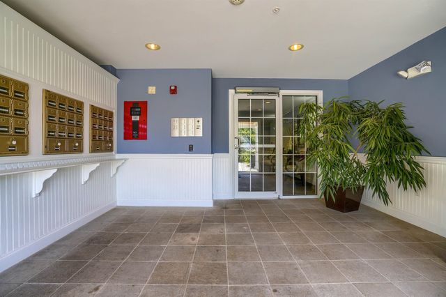 5 Sterling Hill Ln Apt 514, Exeter, NH 03833