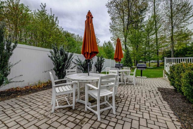 5 Sterling Hill Ln Apt 514, Exeter, NH 03833