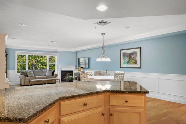 5 Sterling Hill Ln Apt 514, Exeter, NH 03833