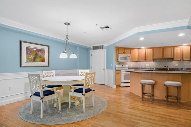 5 Sterling Hill Ln Apt 514, Exeter, NH 03833