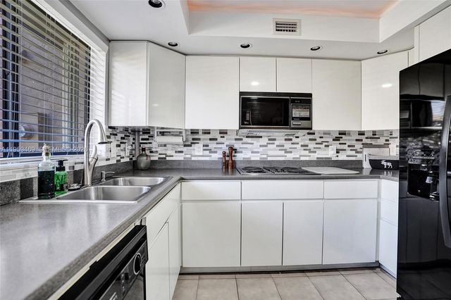 2355 NW 36th Ave, Coconut Creek, FL 33066